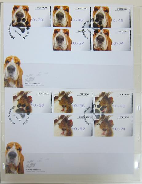 0265 (185).jpg -     Lote:    265      Colecção Especializada - Etiquetas      Lotes Especiais       Descrição:      1981/2010 &mdash; Etiquetas.   Coleção composta por 12 álbuns com etiquetas desde percursoras e Framas até 2010, com provas, erros, FDC's, etiquetas novas e usadas, sobrescritos circulados, variedades de impressão e papéis. Importante estudo. Lote a ver.        Lote ETQ       Valor Base:     &euro; 3000,00     Valor Venda:     &euro;      